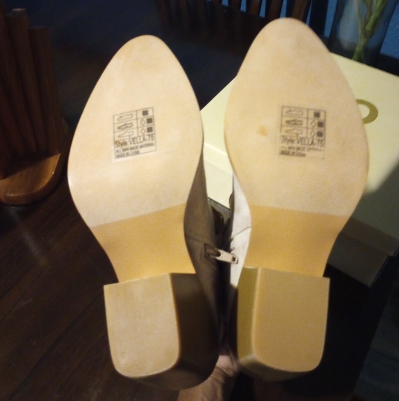 NWB YOKI Fashion Vella-75 Nude Gold Chain Suede Western Ankle Boots Size 10 - Picture 11 of 11